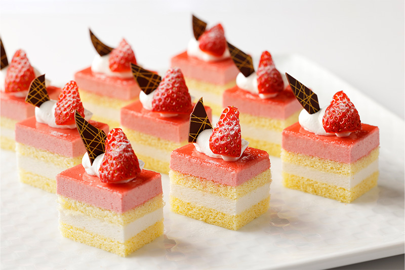 フランボワーズと白桃のケーキ