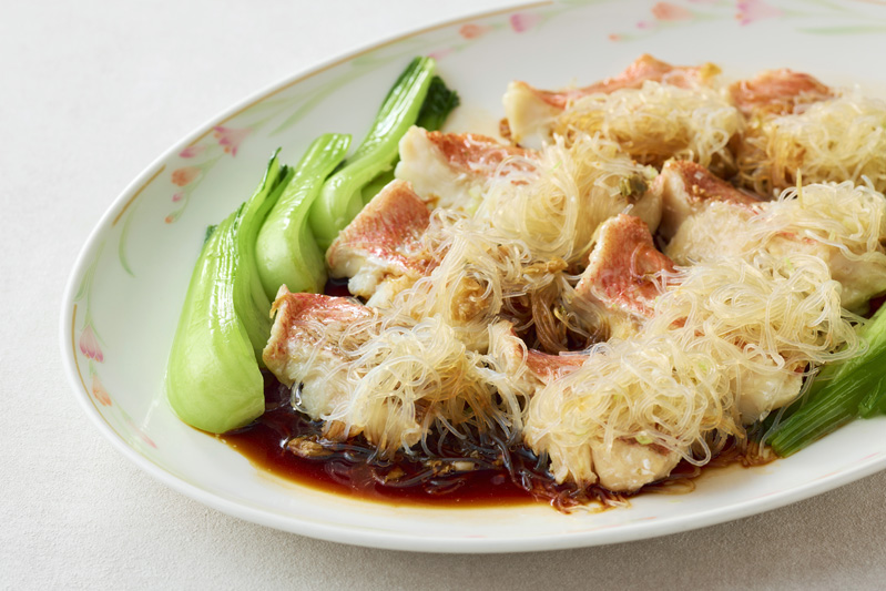 豚肉のソテー オニオンとキノコのソース