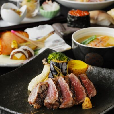 <small>ホテルの宴会場でお祝いのひとときを</small><br>慶事ご会食プラン