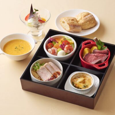 <small>レストラン「Ｊ」</small><br><small>団体旅行の休憩にも、ご友人とのランチ会にも</small><br>ホテルで楽しむ「グループランチ」