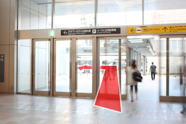 札幌駅南口より東モール入り口へ