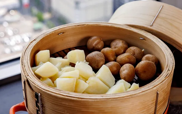 Tasting of Hokkaido-grown Potatoes