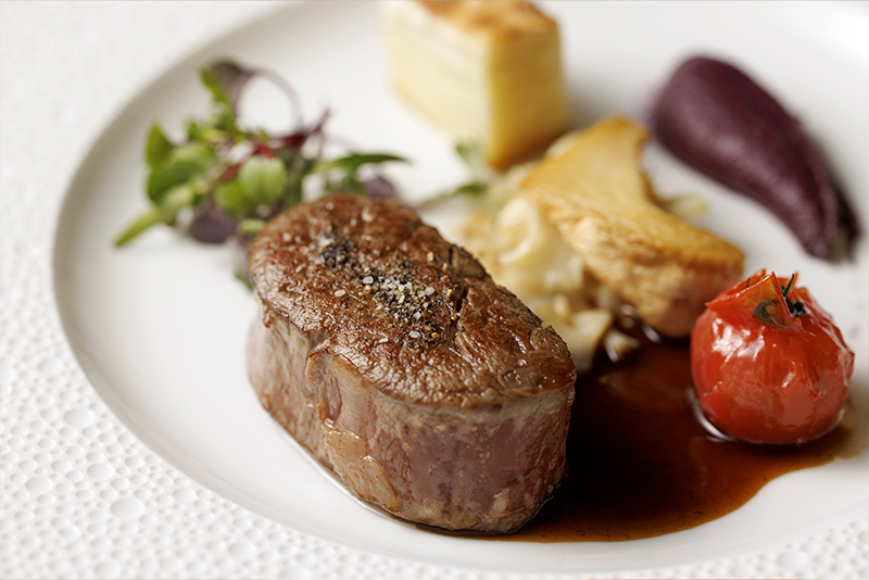 オマール海老と北海道産黒毛和牛あべ牛フィレ肉を楽しむランチ