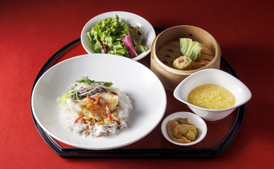 中華麺・飯セット麺またはご飯からメイン料理をお選びいただけます
