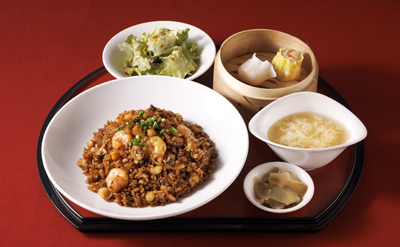 中華麺・飯セット麺またはご飯からメイン料理をお選びいただけます