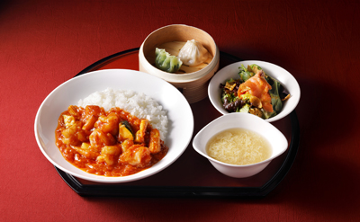 中華麺・飯セット麺またはご飯からメイン料理をお選びいただけます