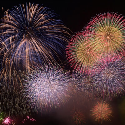 <small>夏の夜空に咲く大輪を、特等席で</small><br>花火ディナー 7/25（金）